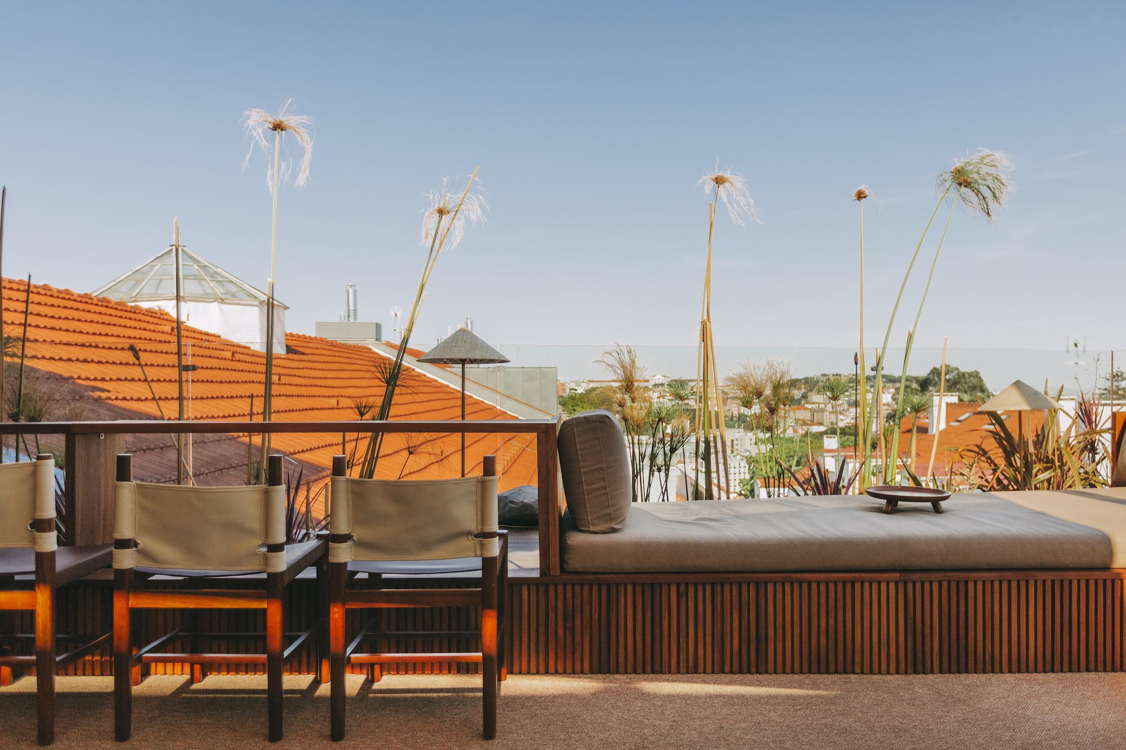The Vintage Hotel & Spa Lisbon Exterior photo The rooftop bar at the hotel