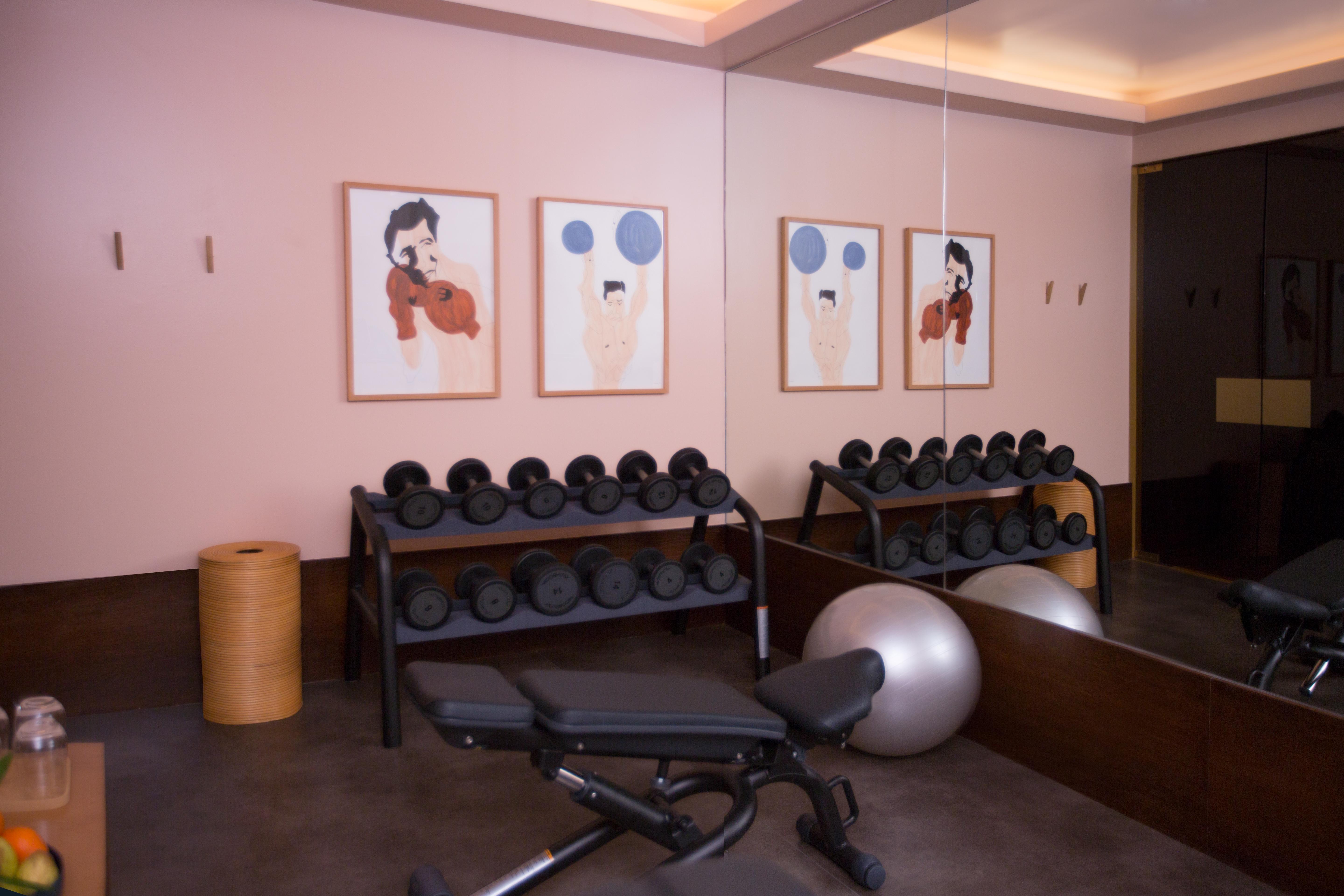 The Vintage Hotel & Spa Lisbon Exterior photo The gym at the hotel