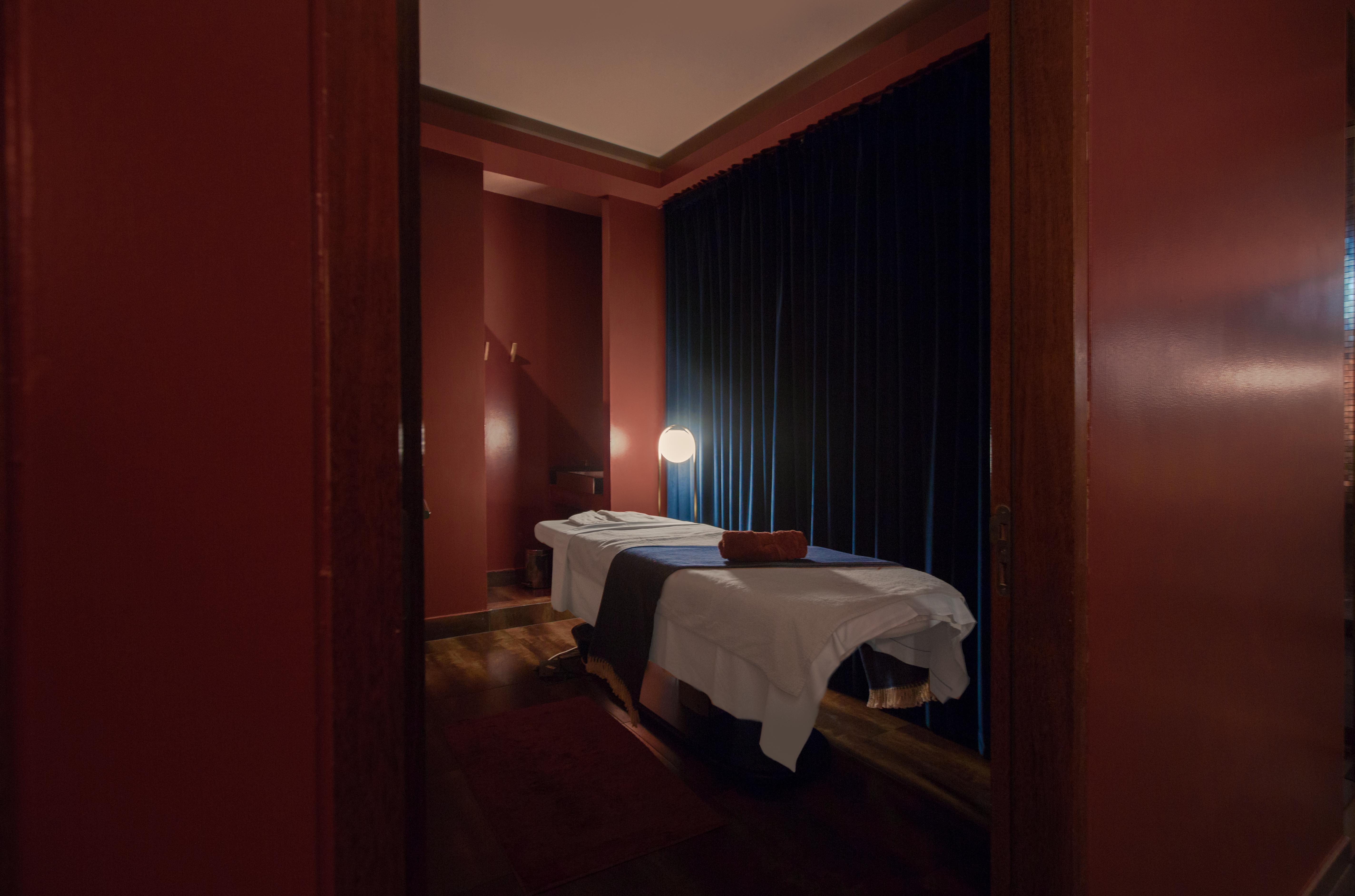 The Vintage Hotel & Spa Lisbon Exterior photo Massage room in a spa