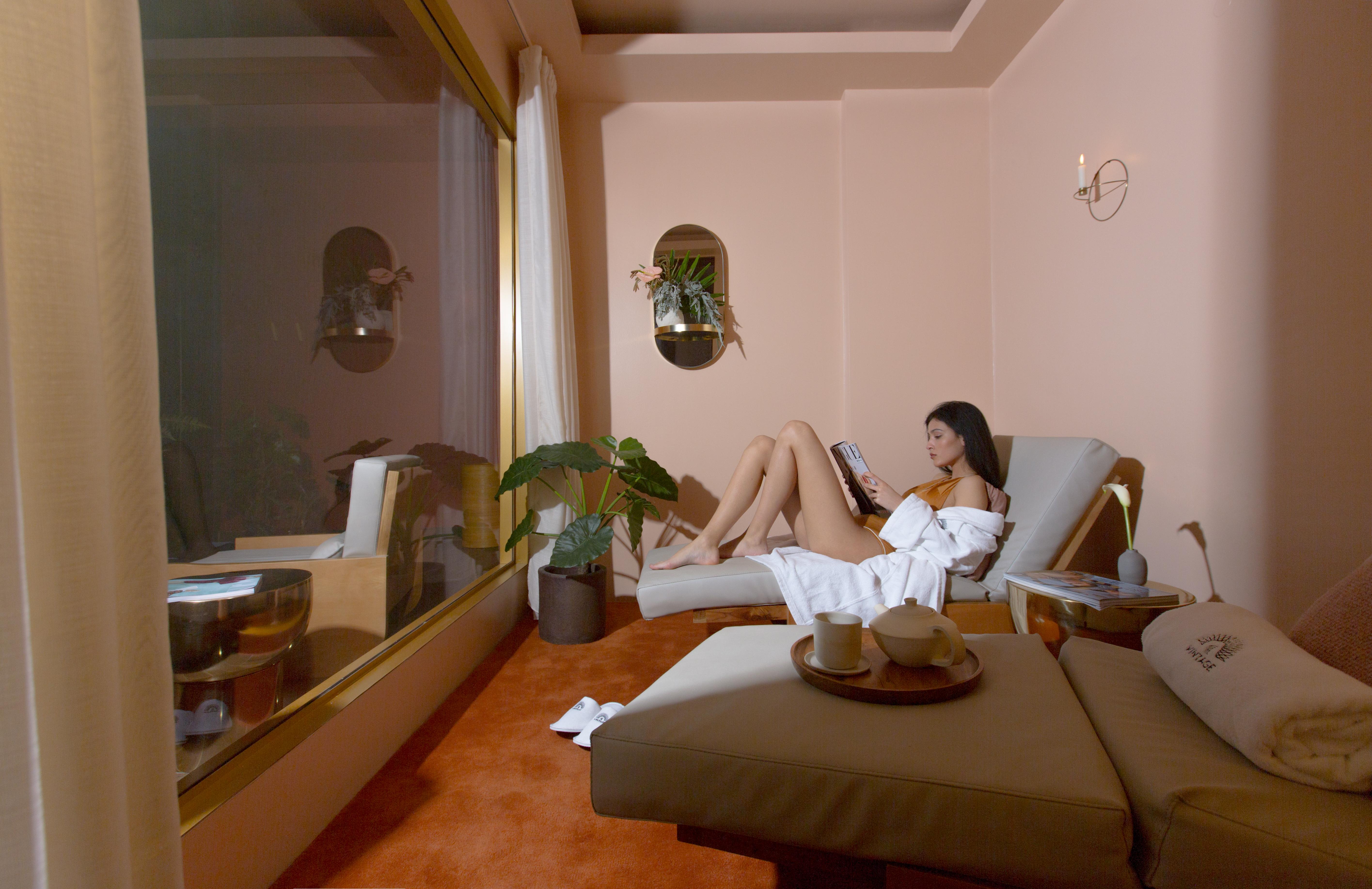 The Vintage Hotel & Spa Lisbon Exterior photo A woman relaxing in a spa