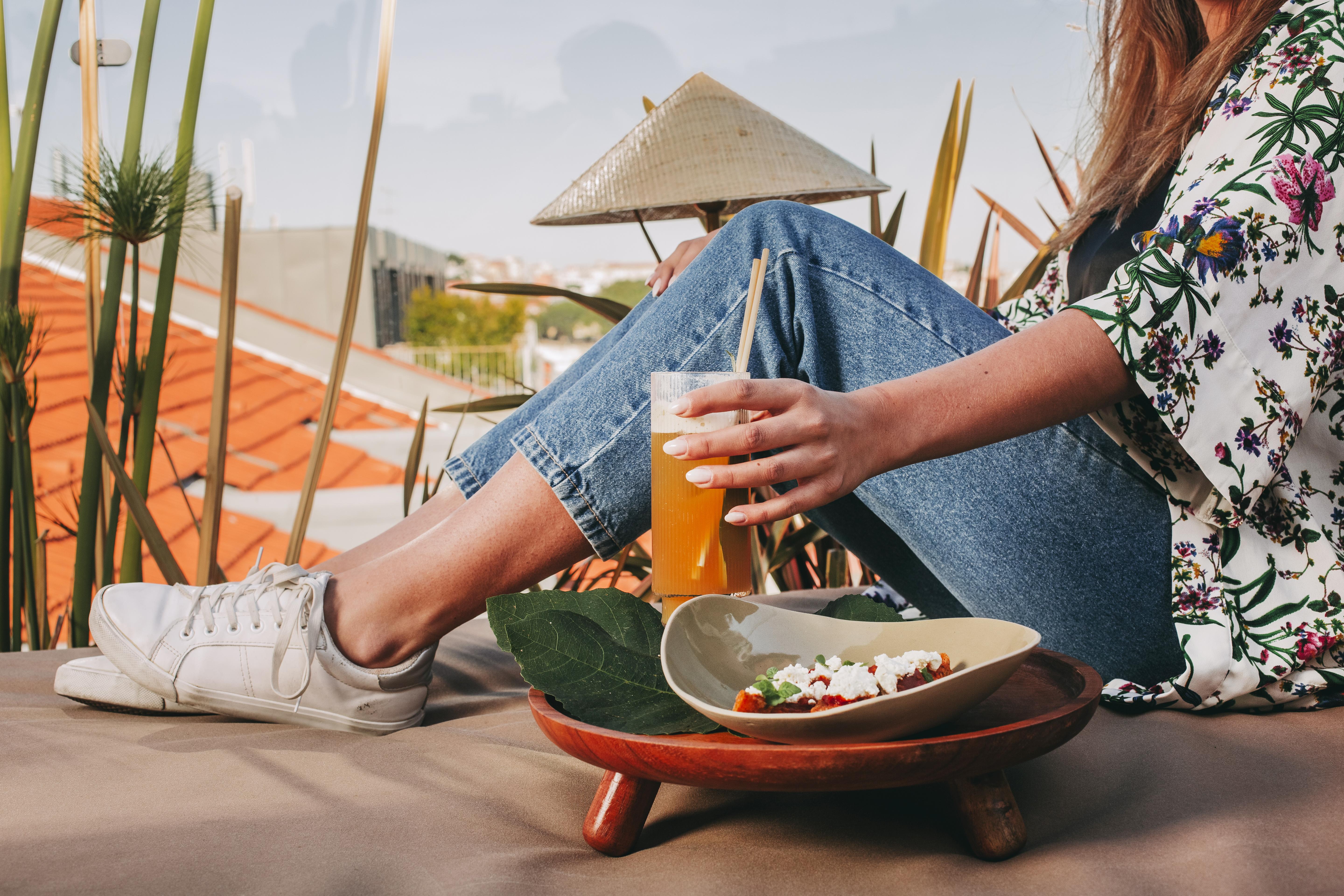 The Vintage Hotel & Spa Lisbon Exterior photo A woman drinking a glass of beer