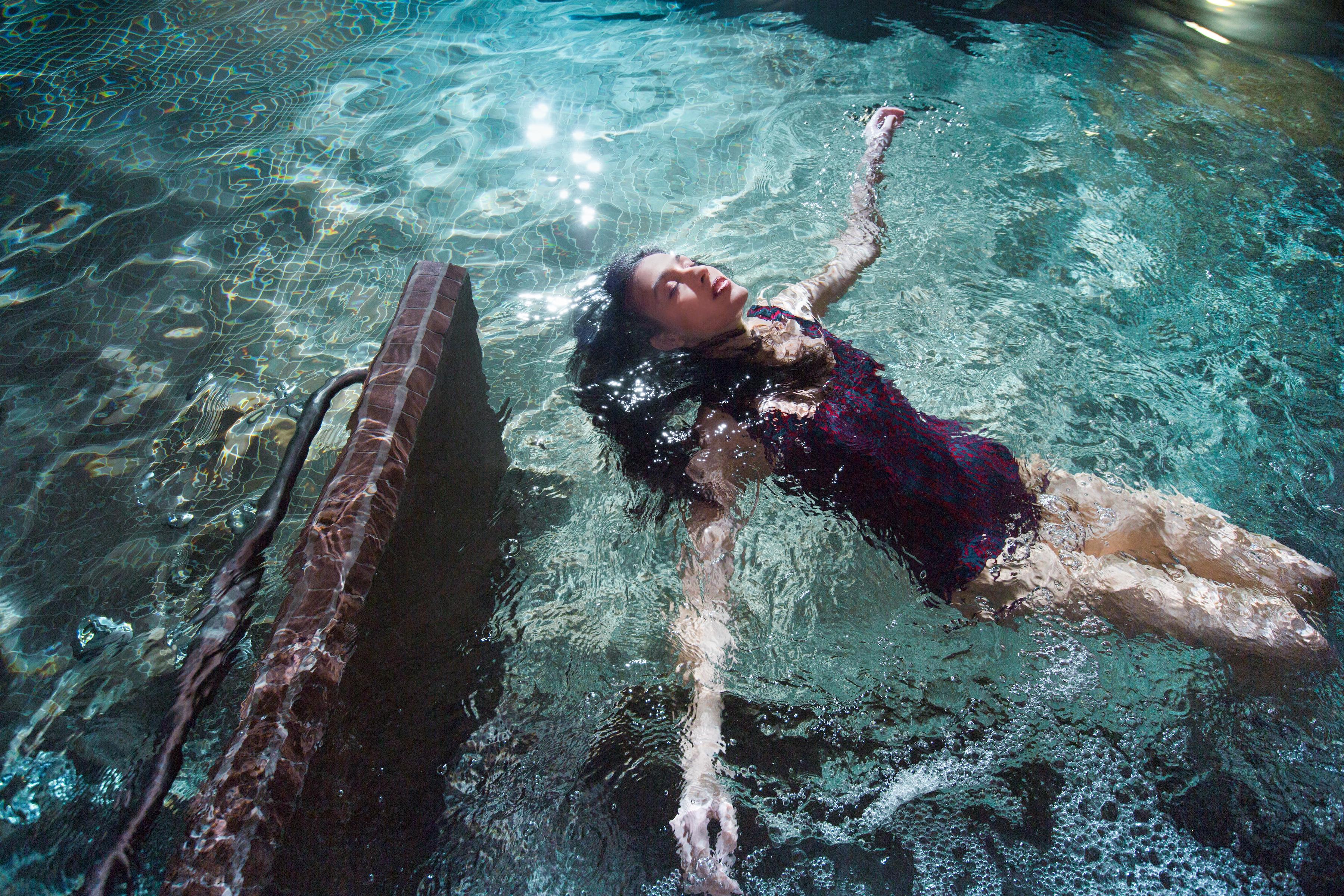 The Vintage Hotel & Spa Lisbon Exterior photo A woman floating in the water at the Blue Lagoon